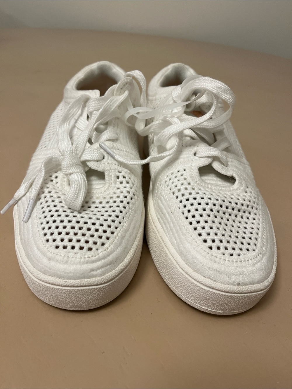 NWOT Women’s Lucky Brand White Knit Lace-Up Sneakers